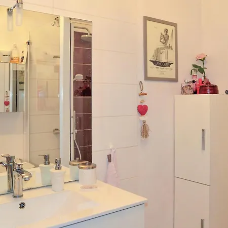 2 Bedroom Amazing In Apartment Montelimar