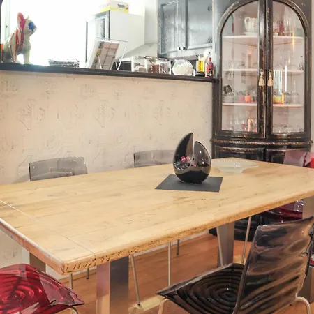 2 Bedroom Amazing In Apartment